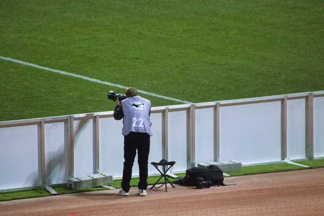 camera operator, photography, sports photographer, soccer, journalist, focus, photographer, field. Diagnosing the real bottleneck behind weak media relations
